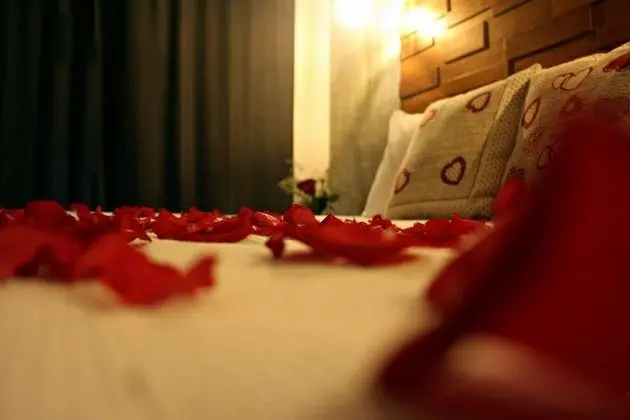 Suite Deluxe with Private Patio and Room Temperature Bathtub