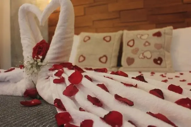 Suite Deluxe with Private Patio and Room Temperature Bathtub