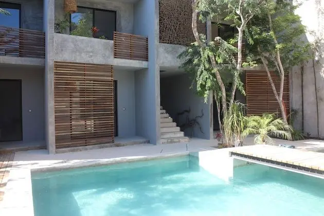 Suite Deluxe with Private Patio and Room Temperature Bathtub