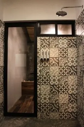Suite Deluxe with Private Patio and Room Temperature Bathtub