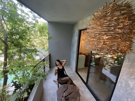 Suite King with Balcony and Pool view
