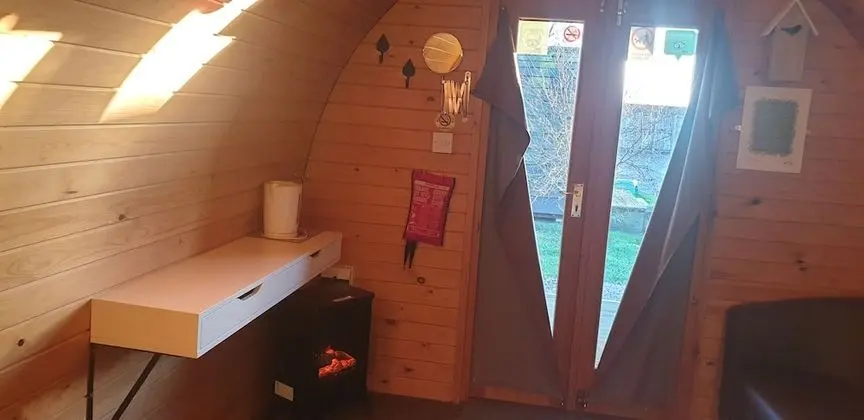 Oda, Ortak Banyo (Dog Pod)