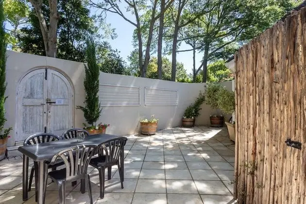 Courtyard Room