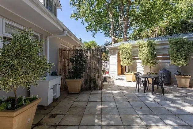 Courtyard Room
