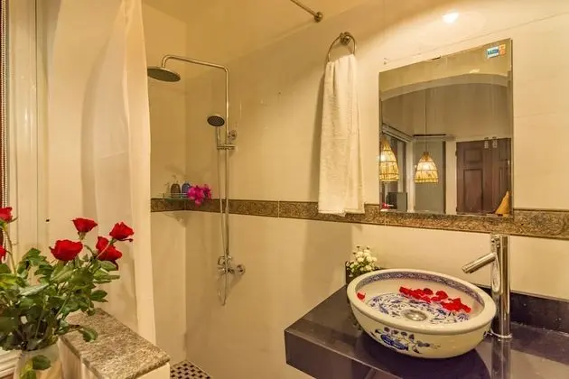 Deluxe Tek Büyük Yataklı Oda (Village, Village View)