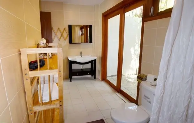 Oda, Havuz Manzaralı