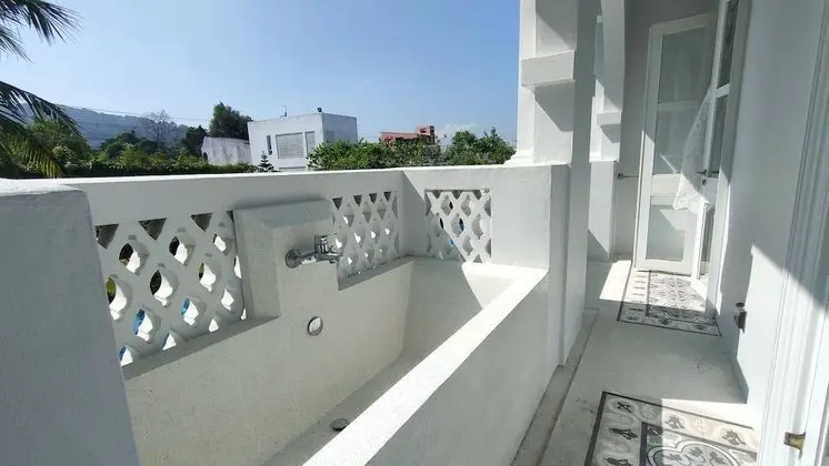 Junior Süit, Balkon