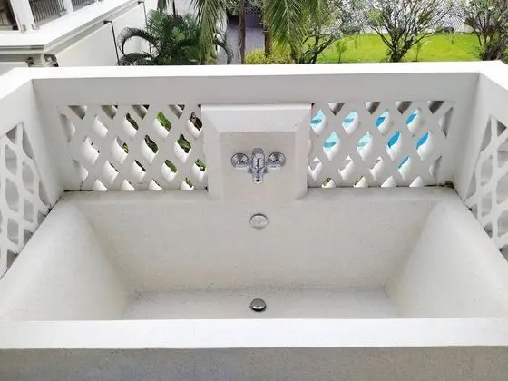 Junior Süit, Balkon