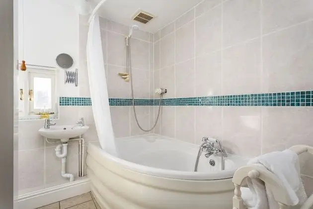 Tek Büyük veya İki Ayrı Yataklı Oda, Özel Banyo