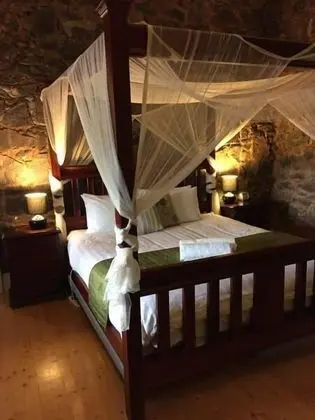 Standard Oda, 1 En Büyük (King) Boy Yatak (Bluestone Room))