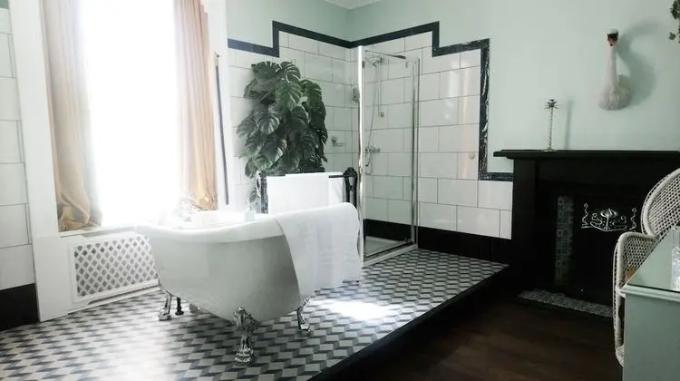 Luxury Tek Büyük Yataklı Oda