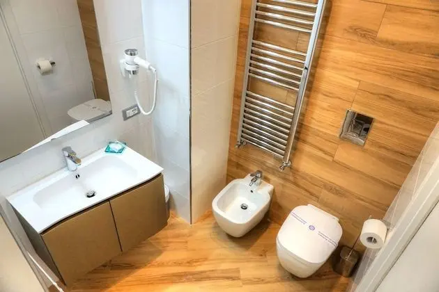 Business Tek Büyük Yataklı Oda
