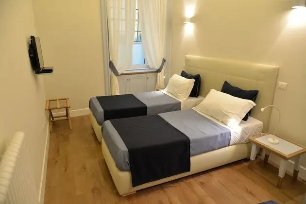 Tek Büyük veya İki Ayrı Yataklı Oda (Blue Rose)