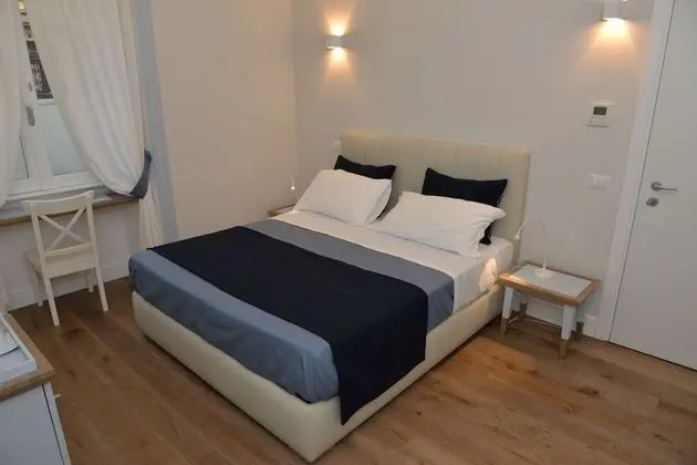 Tek Büyük Yataklı Oda (Red Rose)