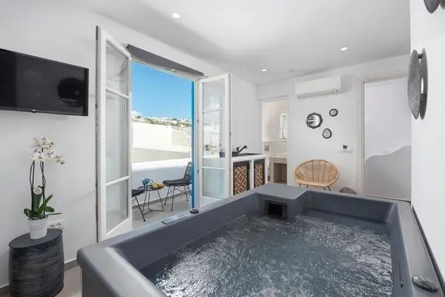 Deluxe City View Suite with Indoor Hot Tub