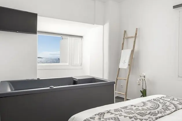 Deluxe City View Suite with Indoor Hot Tub