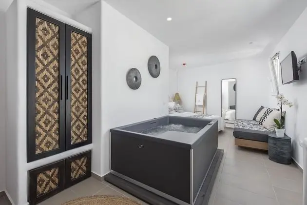 Deluxe City View Suite with Indoor Hot Tub