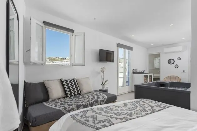 Deluxe City View Suite with Indoor Hot Tub