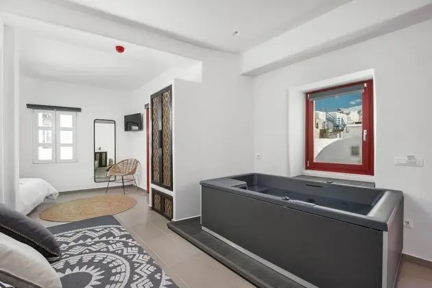 Deluxe City View Suite with Indoor Hot Tub