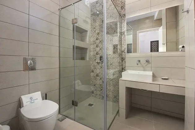 Deluxe City View Suite with Indoor Hot Tub