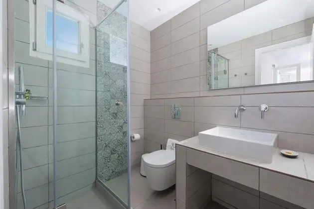 Deluxe City View Suite with Indoor Hot Tub