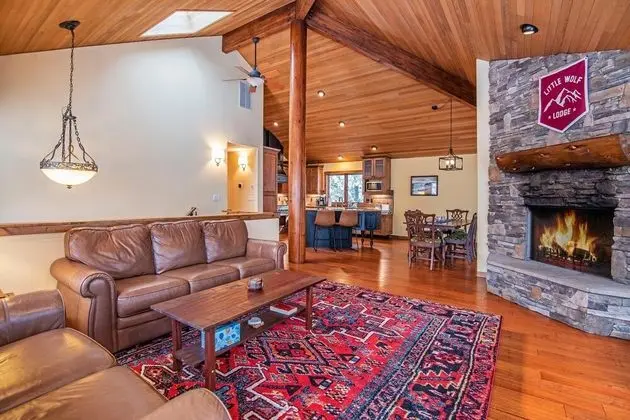 Ev, Birden Çok Yatak (Little Wolf Lodge)