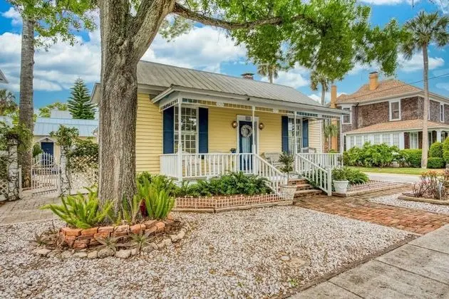 Ev (Little Yellow Cottage on Water Street)