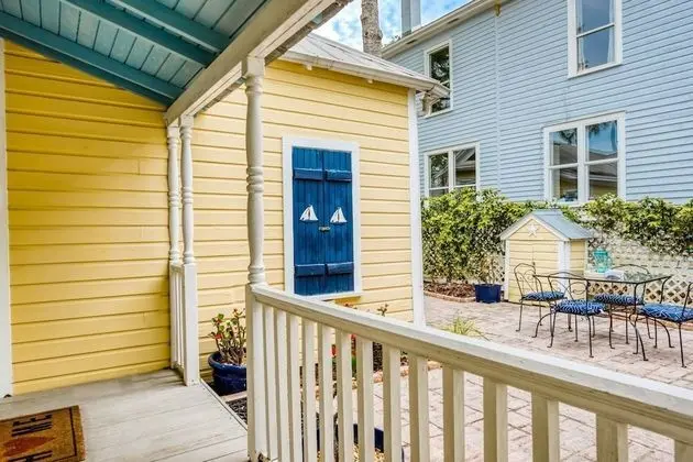 Ev (Little Yellow Cottage on Water Street)