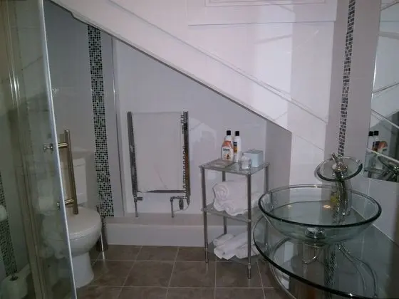 Tek Büyük Yataklı Oda, Banyolu/Duşlu, Bahçe Manzaralı (Glass)