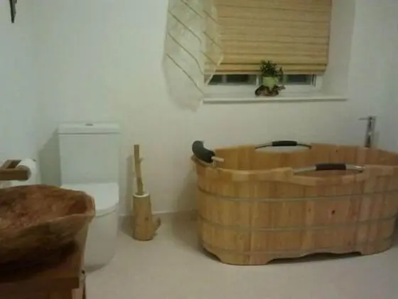 Tek Büyük Yataklı Oda, Banyolu/Duşlu (Ground Floor - Wooden)