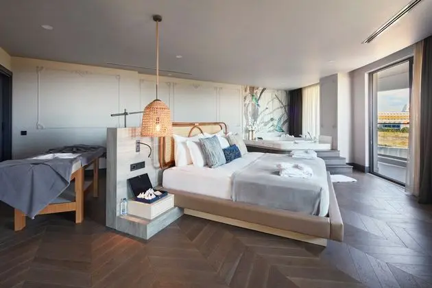 https://images.etstur.com/imgproxy/resize/2560x1440/files/images/hotelImages/etsrooms/1039/Liu_Resorts_20241111142546_0.jpg