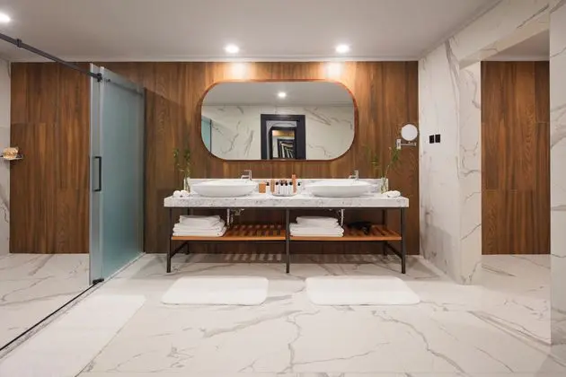 https://images.etstur.com/imgproxy/resize/2560x1440/files/images/hotelImages/etsrooms/1039/Liu_Resorts_20241111143040_1.jpg