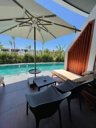 Lagoon Swim Up