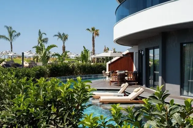 Lagoon Swim Up