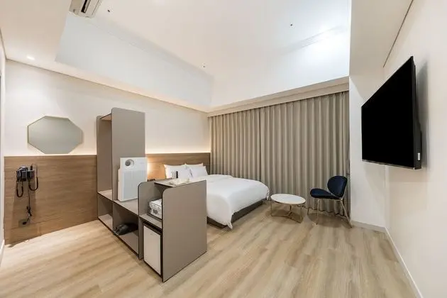 LUXURY L