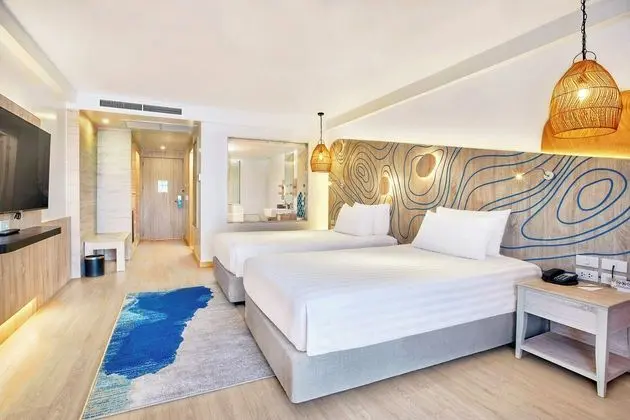 Deluxe Pool Access Terrace