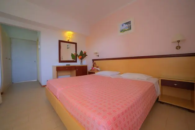 1 Çift Kişilik Veya 2 Tek Kişilik Yatak Garden View