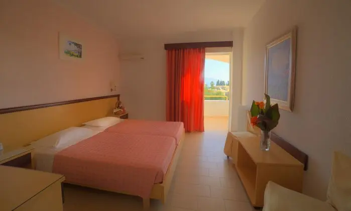 1 Çift Kişilik Veya 2 Tek Kişilik Yatak Garden View