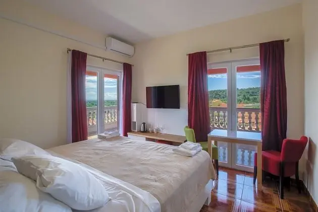 Deluxe Tek Büyük Yataklı Oda, 2 Yatak Odası, Balkon, Deniz Manzaralı