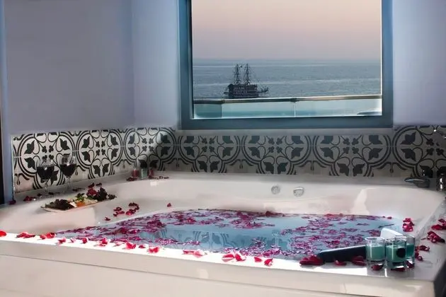 Jakuzili Suite Oda