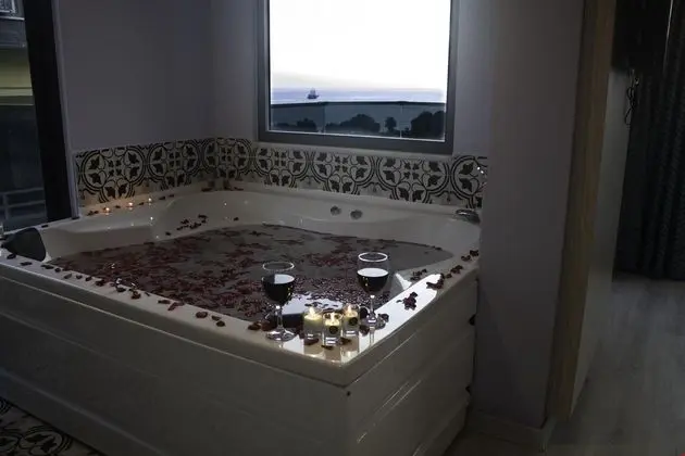 Jakuzili Suite Oda