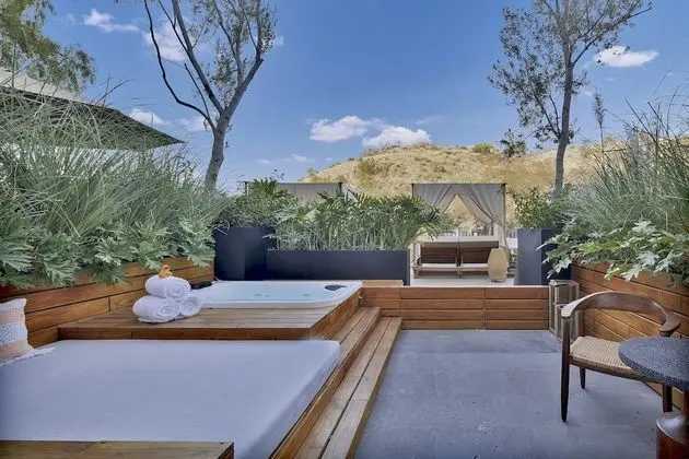 Sundeck Suite