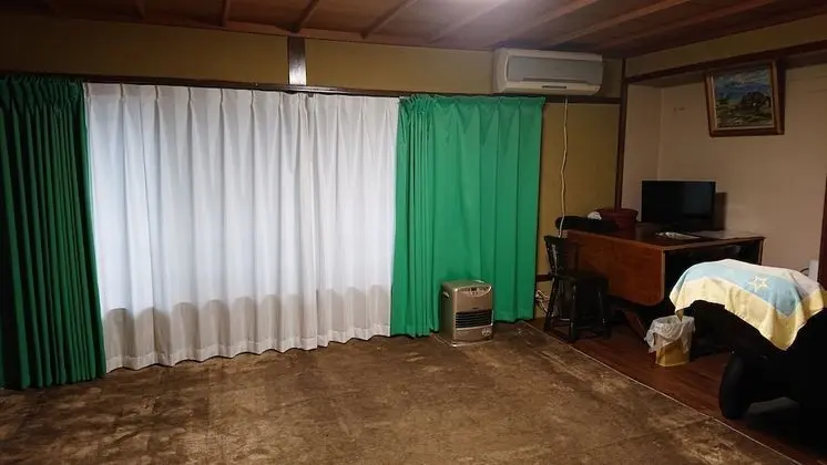 Dört Kişilik Oda, Ortak Banyo