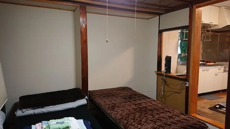 Dört Kişilik Oda, Ortak Banyo