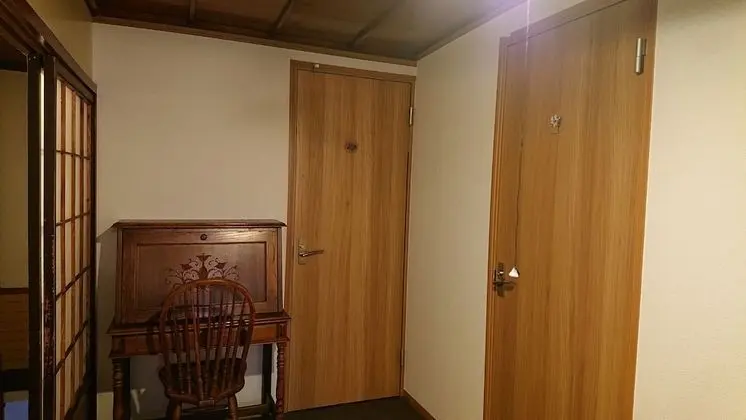 Dört Kişilik Oda, Ortak Banyo