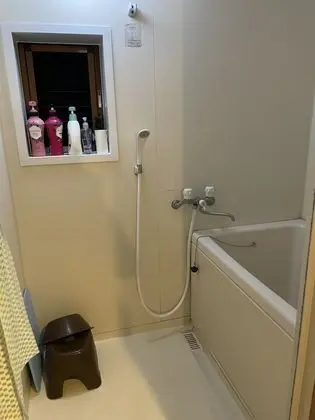 Dört Kişilik Oda, Ortak Banyo