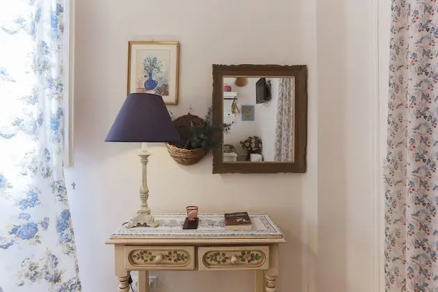 Tek Büyük Yataklı Oda, Ortak Banyo