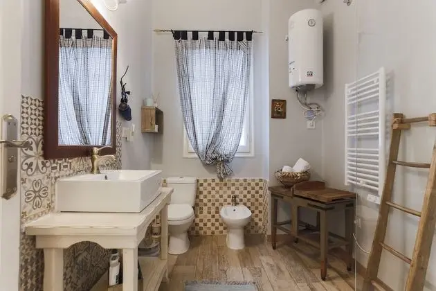 Tek Büyük Yataklı Oda, Ortak Banyo