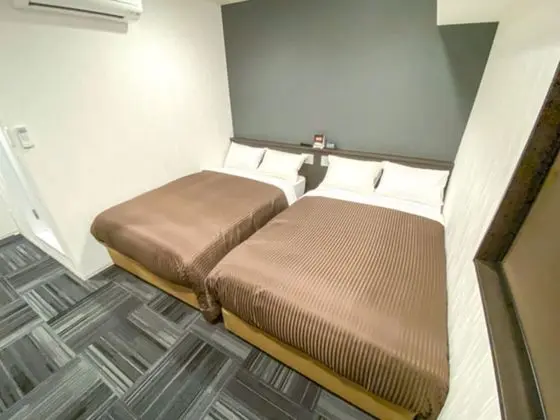 İki Ayrı Yataklı Oda, Sigara İçilmez