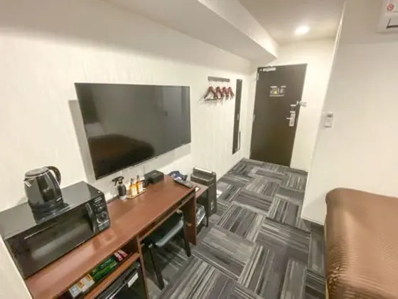 İki Ayrı Yataklı Oda, Sigara İçilmez